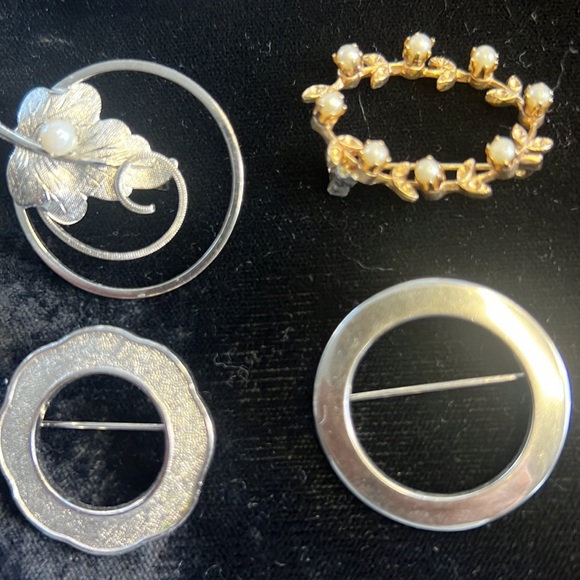Take these 8 Brooches for one price - Picture 3 of 4